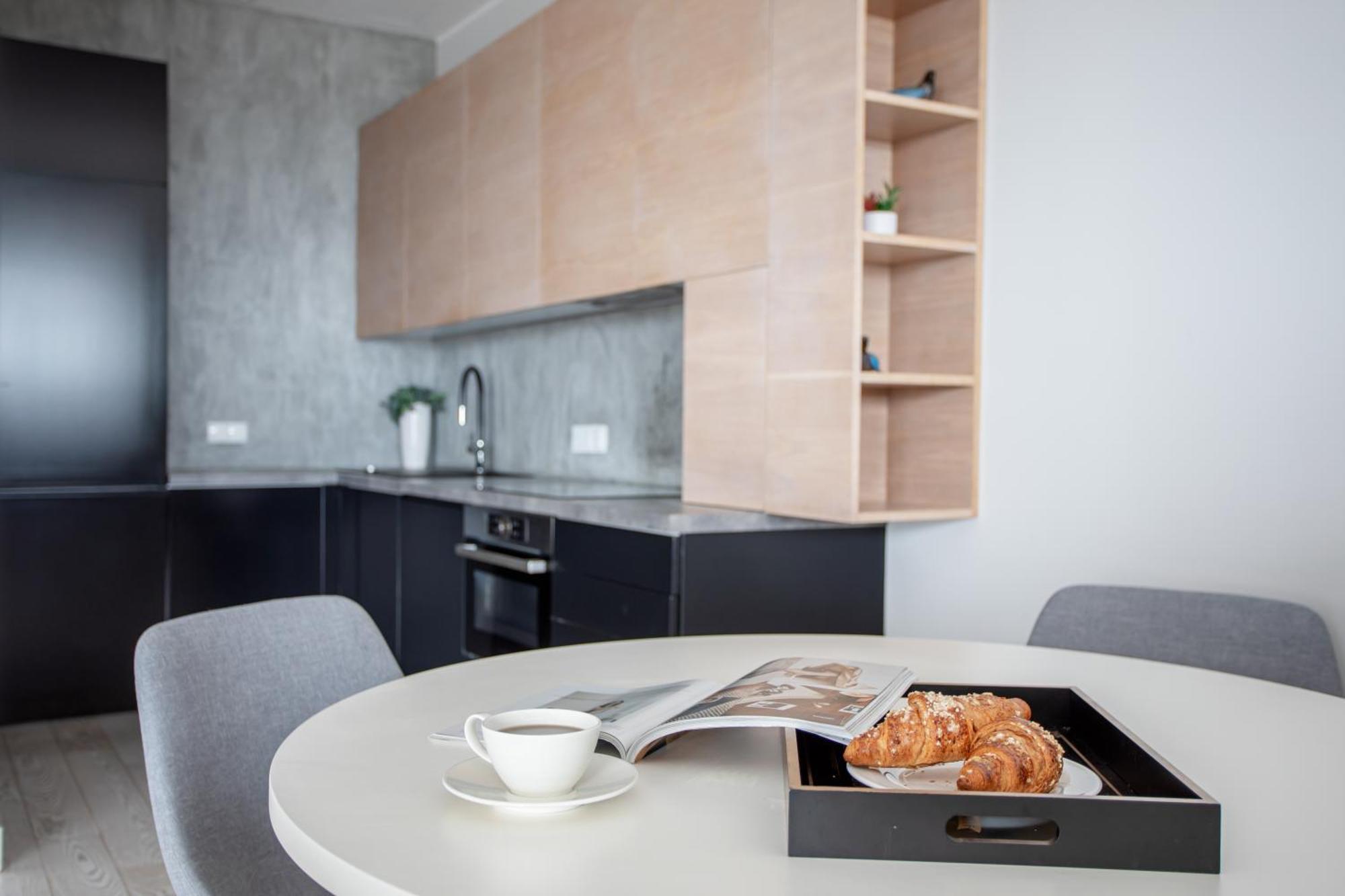 Apartamenty W Sky Tower Вроцлав Екстер'єр фото