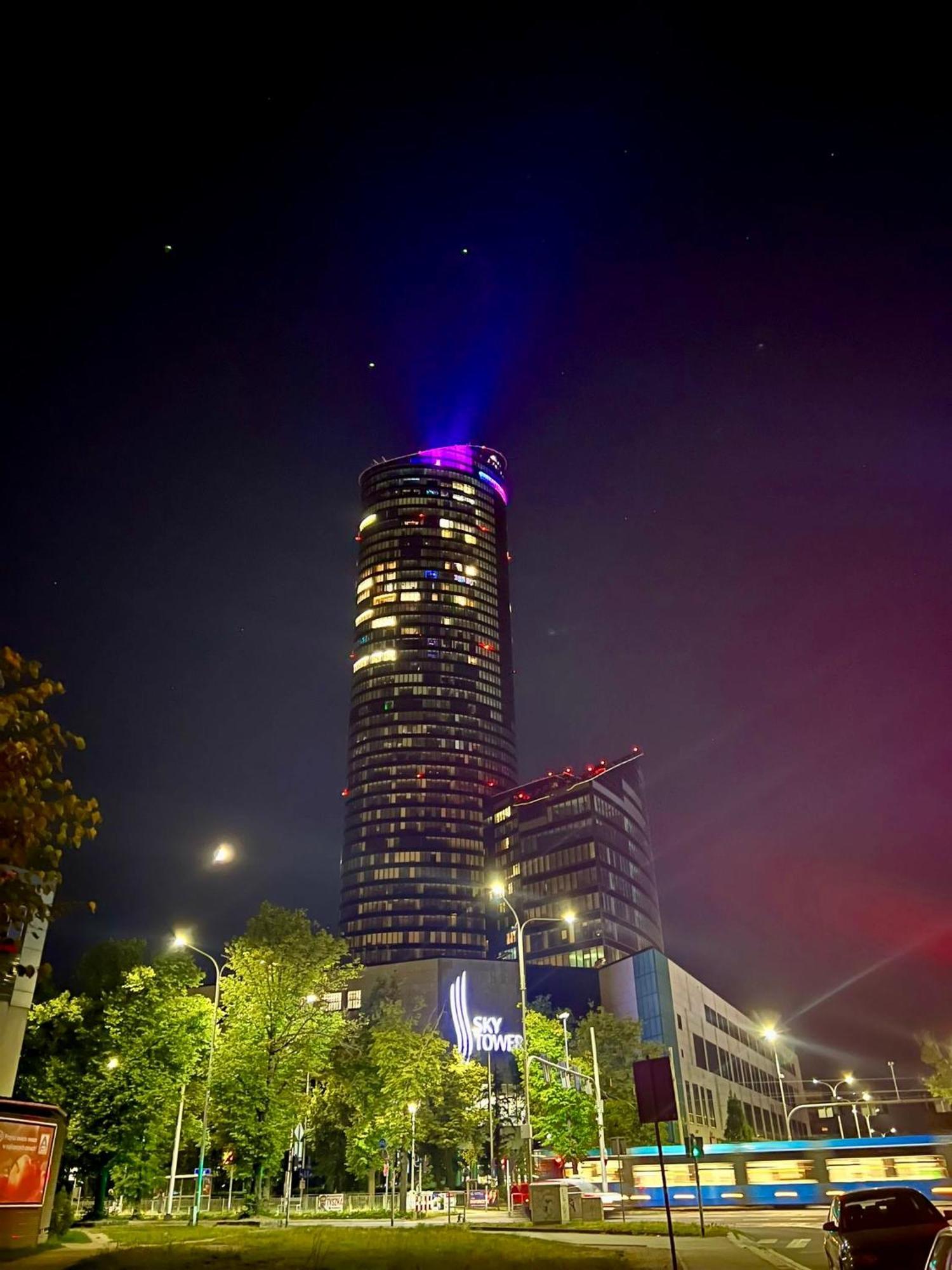 Apartamenty W Sky Tower Вроцлав Екстер'єр фото